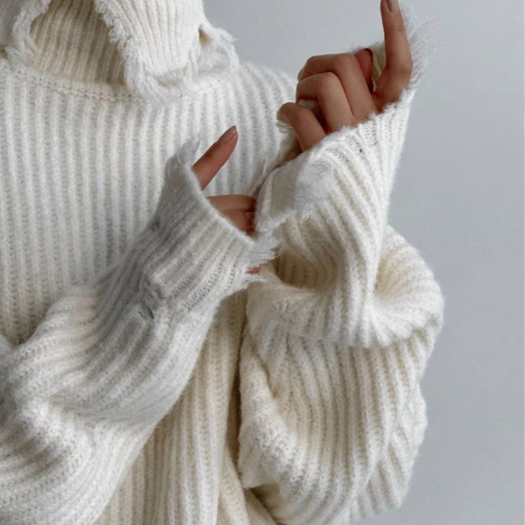 Ripped White knitted turtleneck sweater - Picture 9 of 15